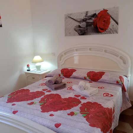 Appartamento Vacanze Le Rose Боза Екстериор снимка